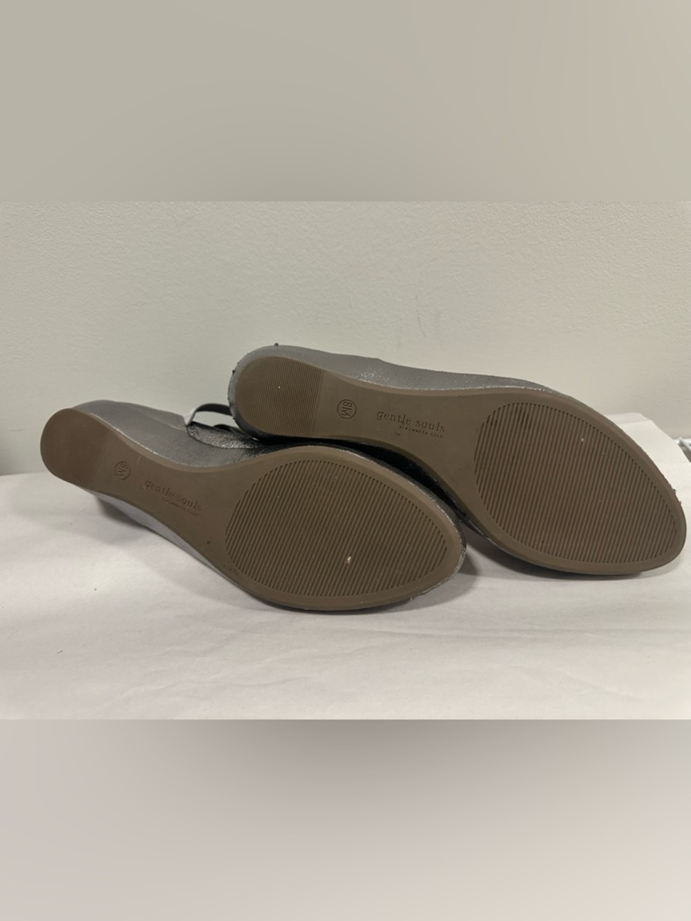 GENTLE SOULS Lisa Leather Shoes
KENNETH COLE 8 Silver Ankle
Wrap Wedge Peep Toe - Picture 9 of 16